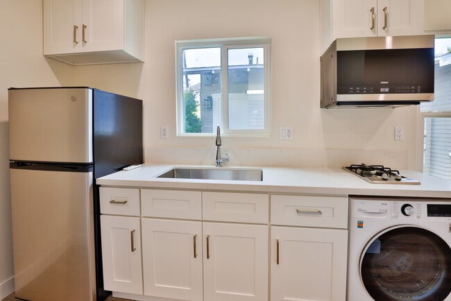 Photo - 619 W 30th St