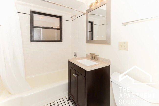 Photo - 1644 W Sherwin Ave Unit 1A