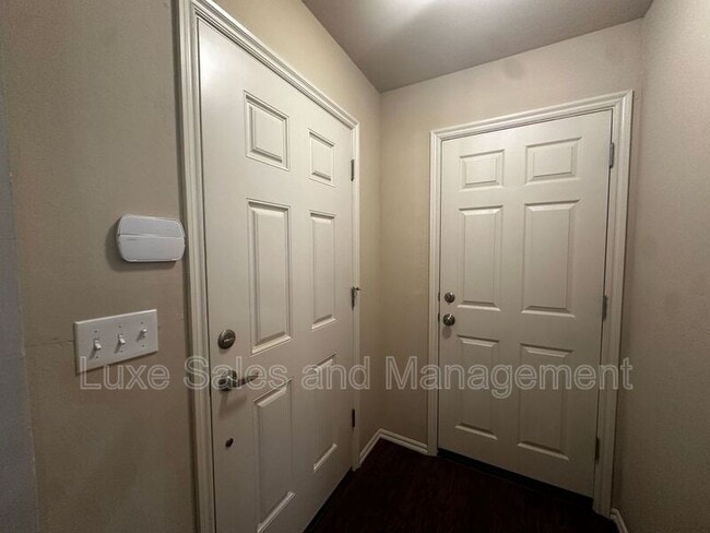 Photo - 785 SW 13th St