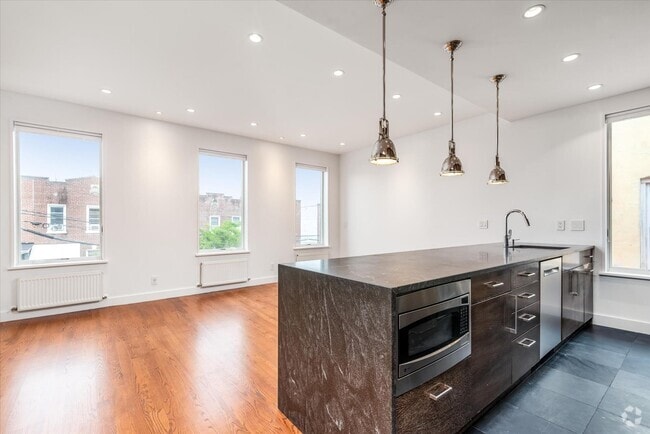 Building Photo - 69-54 74th St Unit 2 Rental
