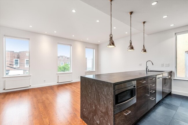 Photo - 69-54 74th St Apartamento Unidad 2