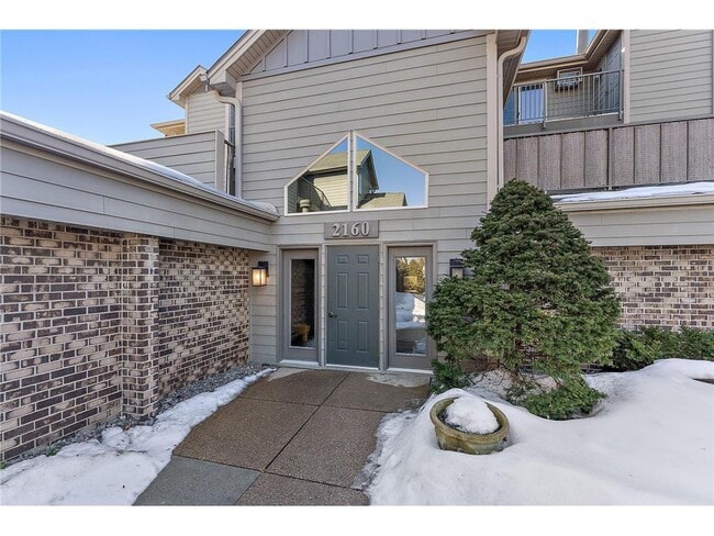 Building Photo - 2160 Ridge Dr Unit 21