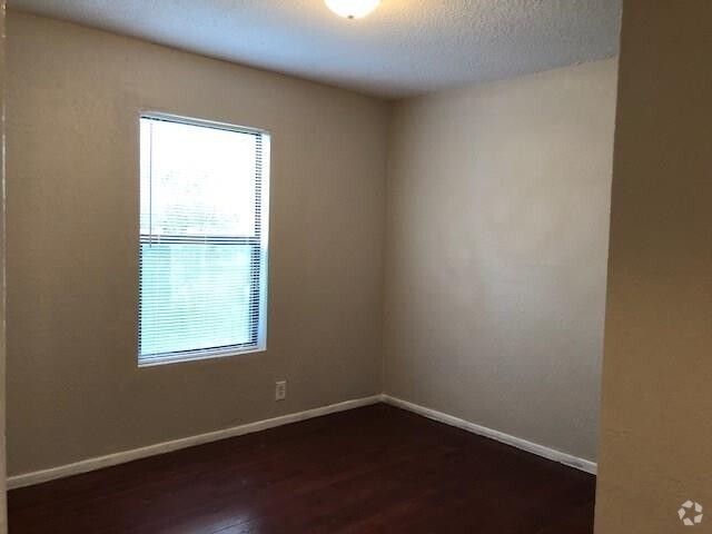 Building Photo - P2-BB-2108 Donahue Unit 2108 Donahue #A Rental