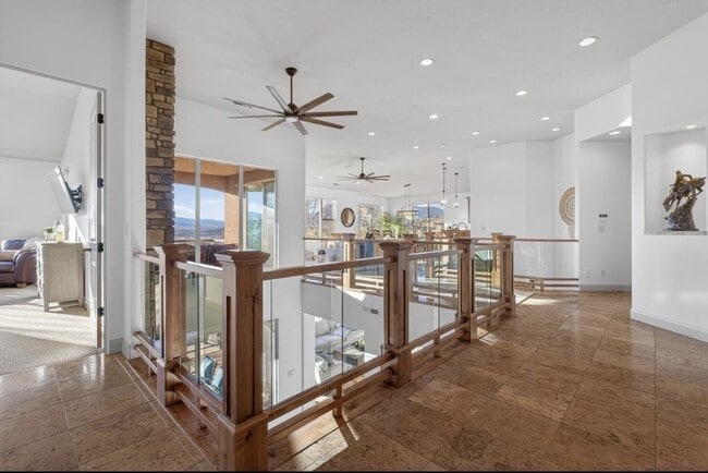 Photo - VIEWS AND FURNISHED