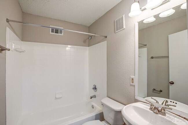 Photo - Towne at Lakewood Heights