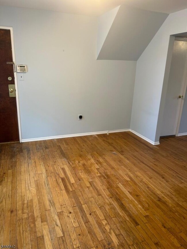 1105 N Oaks Blvd