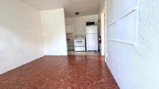 Building Photo - 305 Taylor Ave Unit 3