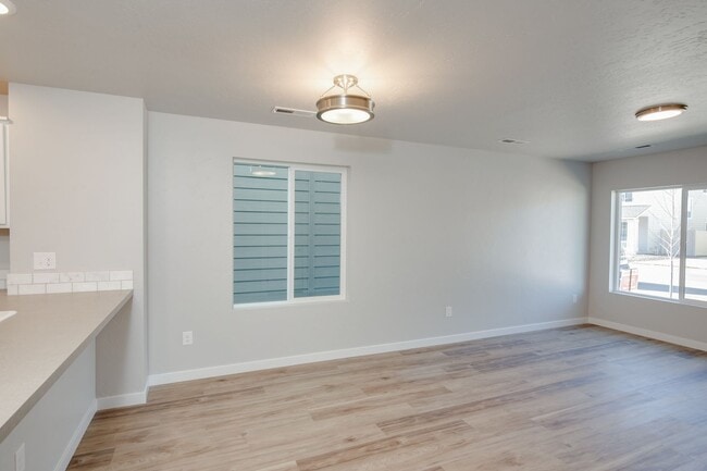 Photo - Beautiful, Modern 2 Bedroom Cottage Available!