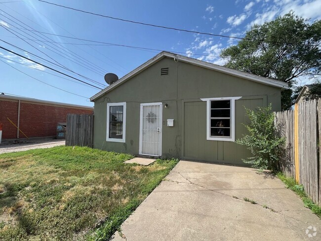 Building Photo - 4001 S Hughes St Rental