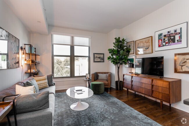 1BR, 1BA - 636SF