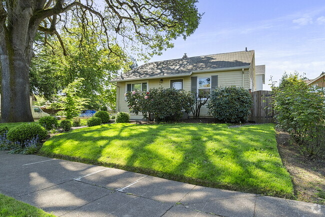 Building Photo - 1806 N Watts St Rental