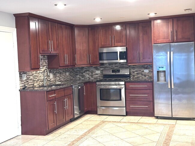 Photo - 1581 Quaker Ln