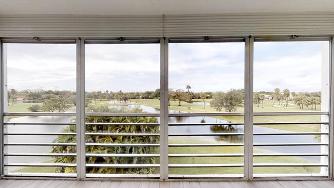 Photo - 3980 Oaks Clubhouse Dr Unit 407