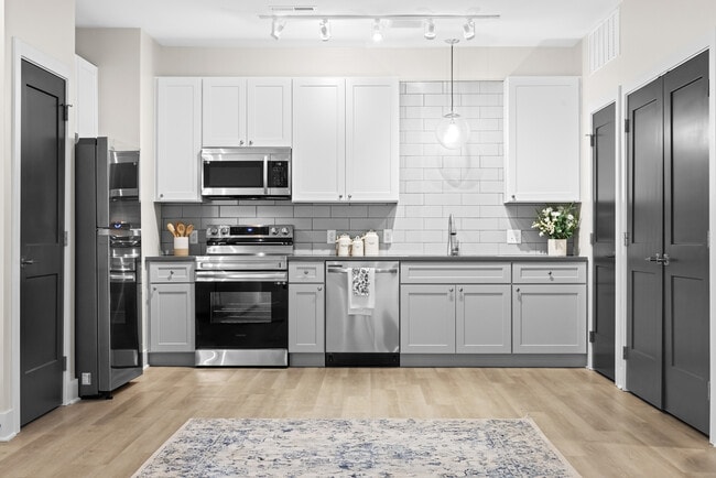 Azalea - Cocina - Parkview at Spring Hill Apartments