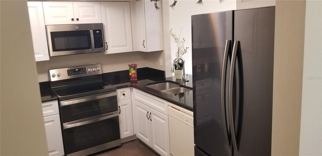 Photo - 422 S Netherwood Cres