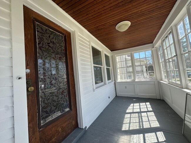 Photo - SINGLE FAMIKY FOR RENT IN MAPLEWOOD LOCATION !