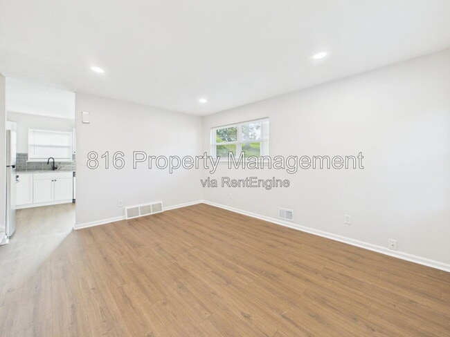 Photo - 7030 Ewing Ave Unidad 7028