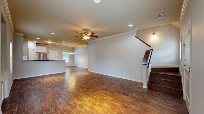 Photo - 102 Richards St