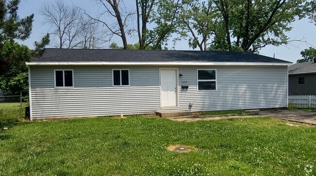 Building Photo - 1608 N Clark St Rental
