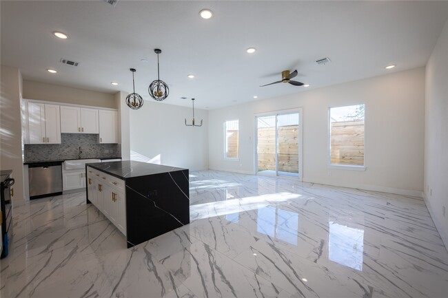 Photo - 5906 St Augustine St