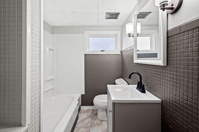 Photo - Stunning 3 bedroom home in Carrick available May 15!