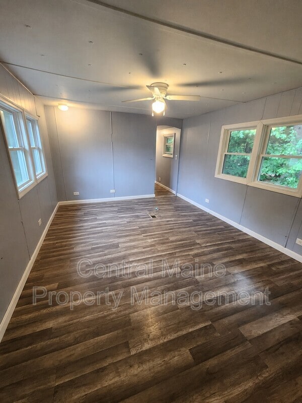 16 Austin Dr