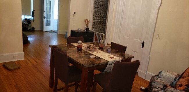 Photo - 314 w clinton st