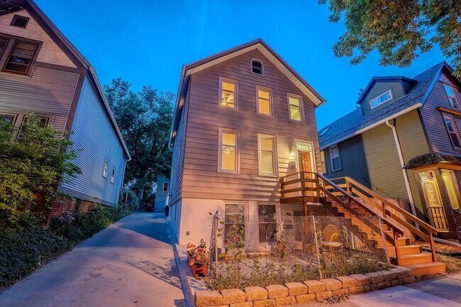 1757 N Franklin Pl