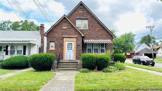 Building Photo - 2498 Woodlawn Ave