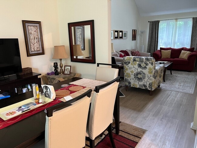 248 Tintern Ct