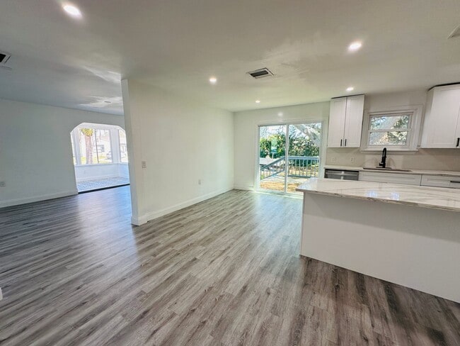 Photo - Charming 3 Bed, 2 Bath Oasis: Minutes from...