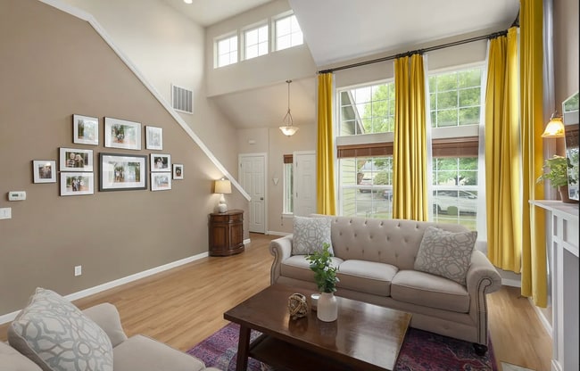 Photo - 309 SE Juniper Ave