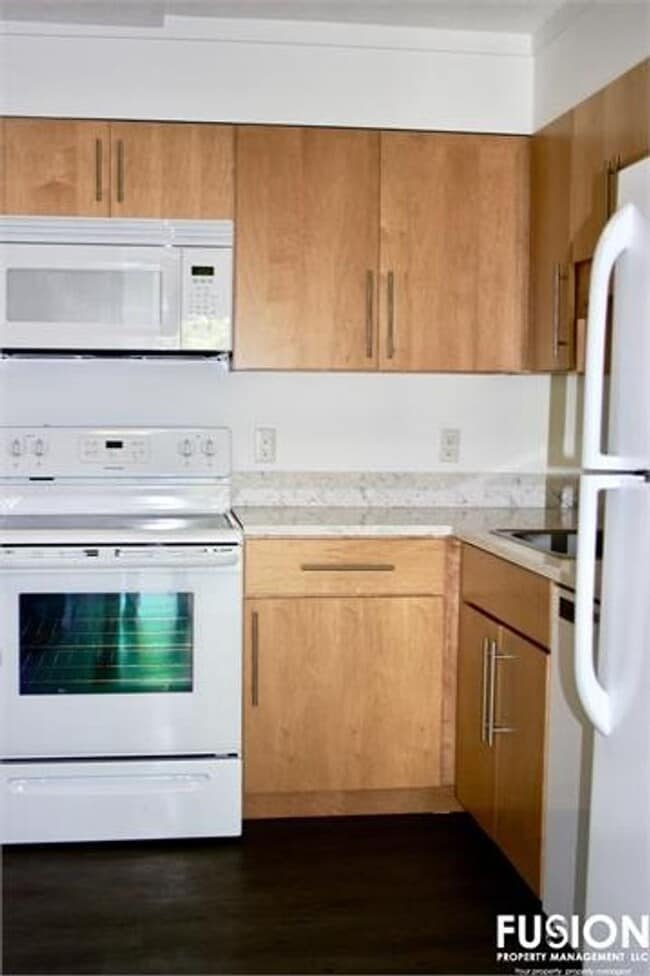 Building Photo - Bright 2-Bedroom Home Near Oakledge Park w/Pool!