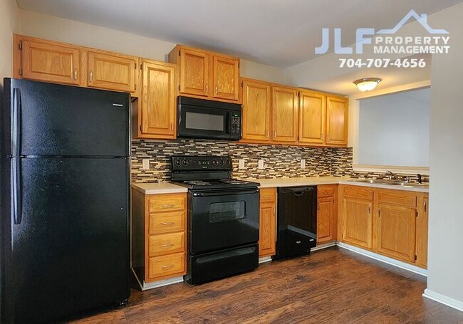 2 Bed/1.5 Bath Brick Townhome in Concord! - 2 Bed/1.5 Bath Brick Townhome in Concord!