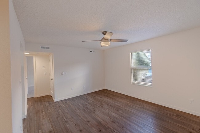 Living Area - Huntley Ridge East