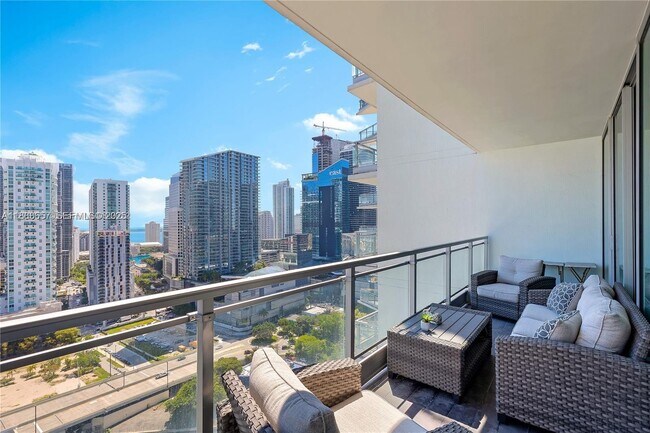 Photo - 92 SW 3rd St Unidad 3012