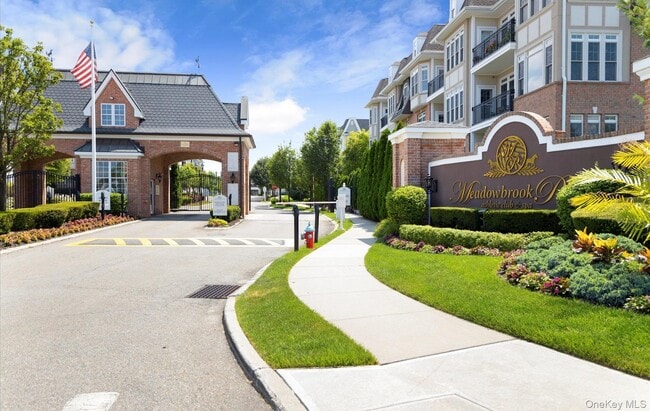 Photo - 702 Equestrian Way