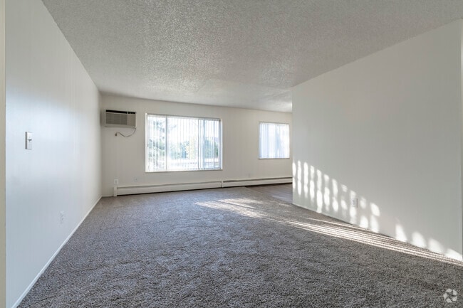 2BR, 1BA - 915SF - Living Room