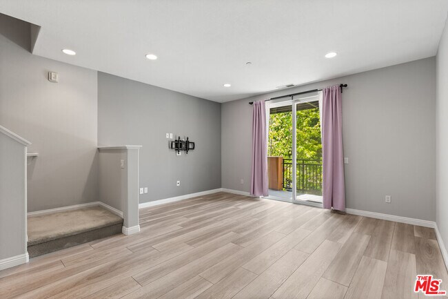 8620 Belford Ave