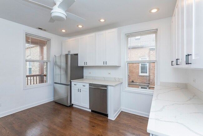 Photo - 1426 N Greenview Ave