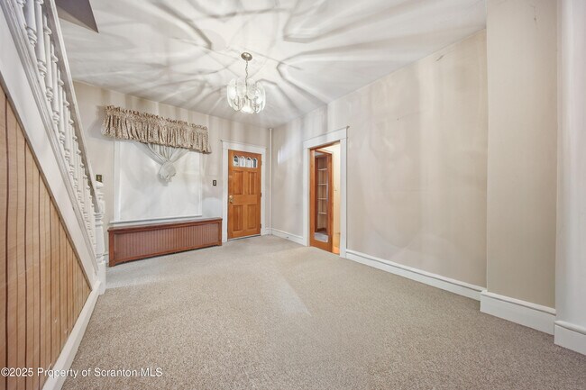 Photo - 612 Philo St