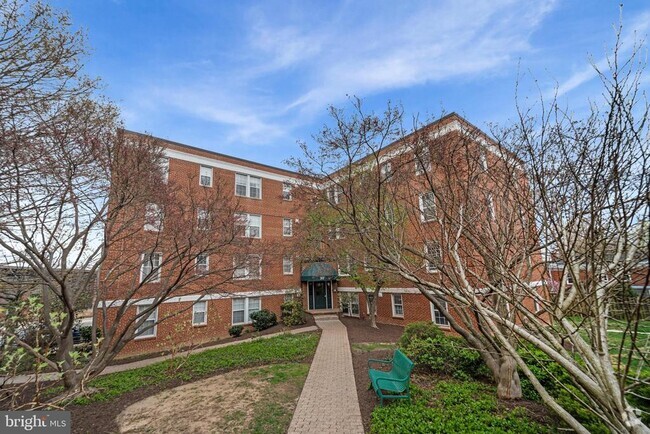 Building Photo - 30 S Old Glebe Rd Unit 202-E Rental