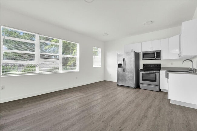 Photo - 402 NW 12th Ave Unidad 210