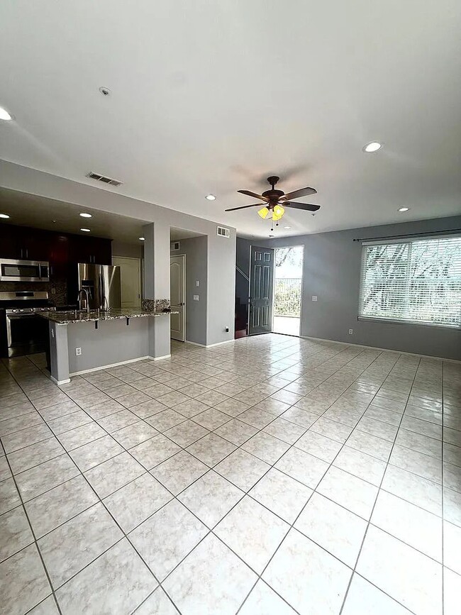 301 N Navarette Pl