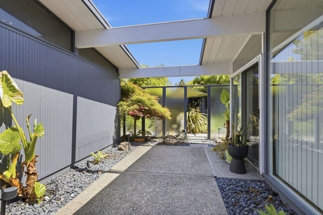 Photo - Beautifully Remodeled, Furnished 3 Bed + Office, 2 Bath Home- Available Short Term Only!
