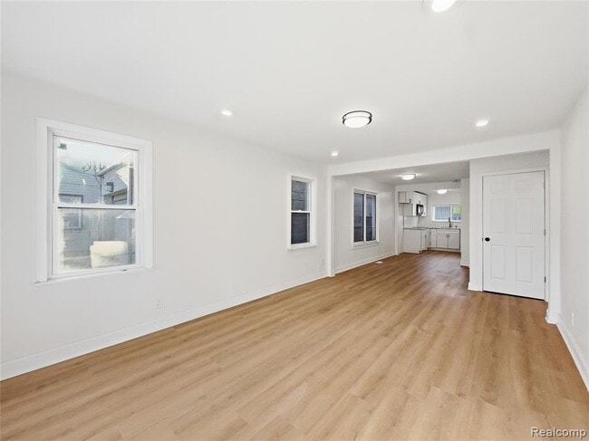 Photo - 329 W Muir Ave