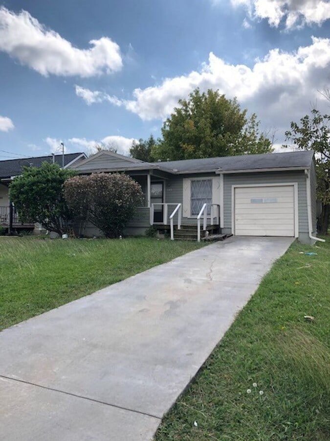 3103 Poplar-House - 3103 Poplar-House