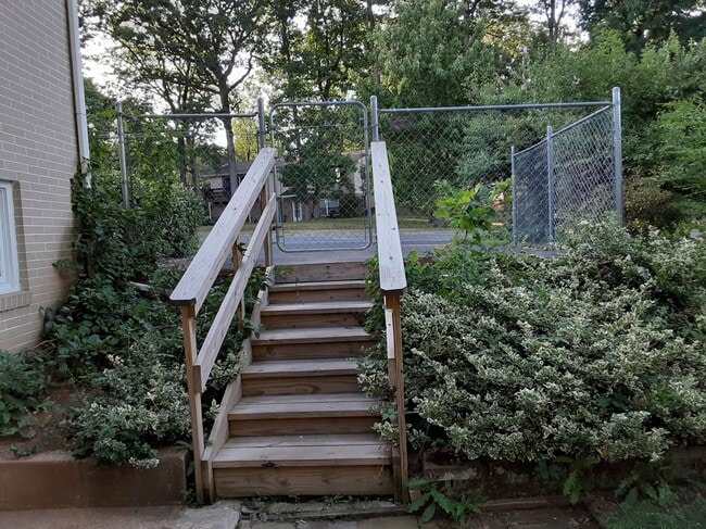 Steps from Parking Area - 104 E Clearview Ave Unit 104