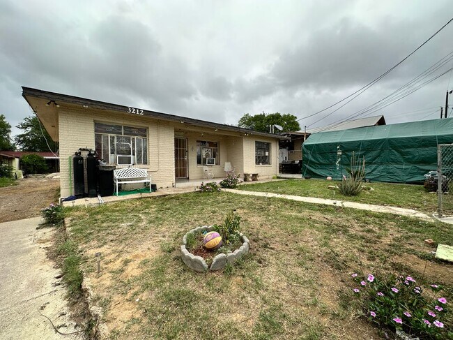 Photo - 3212 Pecan St Unidad Front House