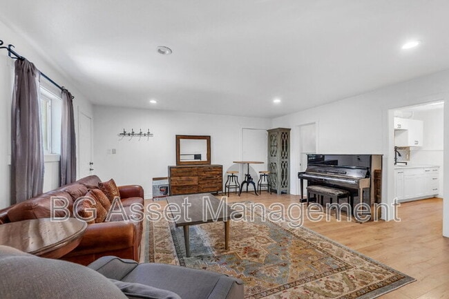 Building Photo - 981 Castle Rock Rd Unit In-Law